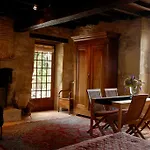 Oda ve Kahvaltı D'hotes La Bastide Des Tremieres 4*