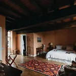 Oda ve Kahvaltı D'hotes La Bastide Des Tremieres 4*