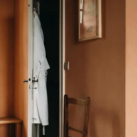 D'hotes La Bastide Des Tremieres Bed & Breakfast