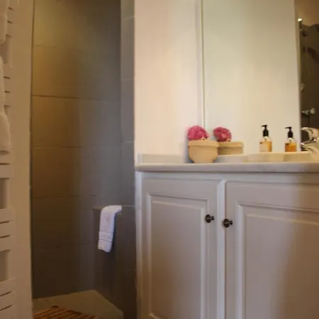 Bed & Breakfast D'hotes La Bastide Des Tremieres 4*